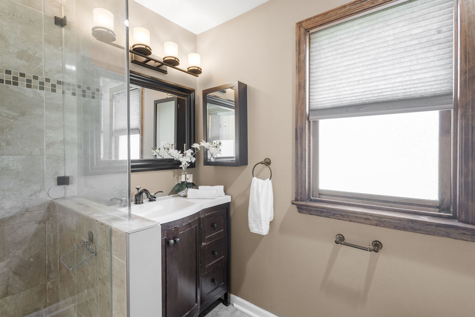 132 Hiawatha Drive, Clarendon Hills, IL 60514