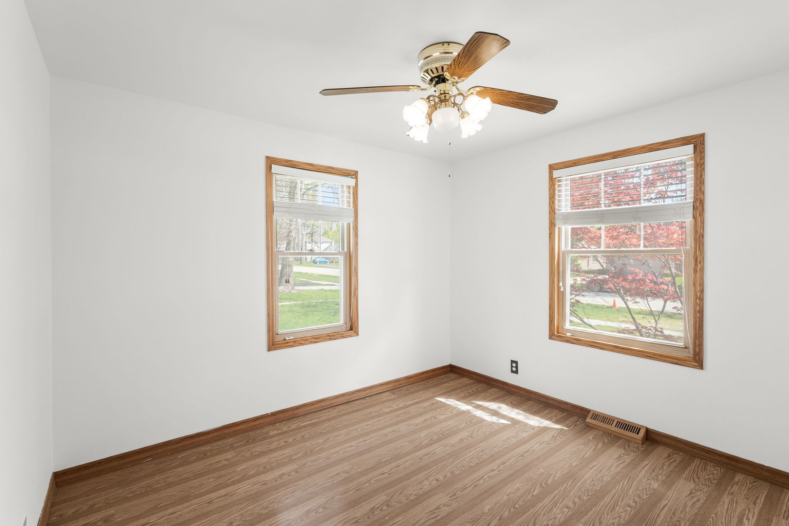 132 Hiawatha Drive, Clarendon Hills, IL 60514