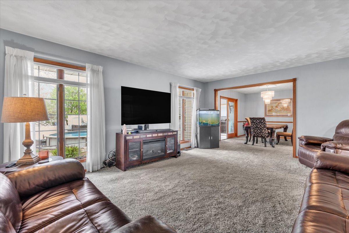 3402 76th Street, Moline, IL 61265