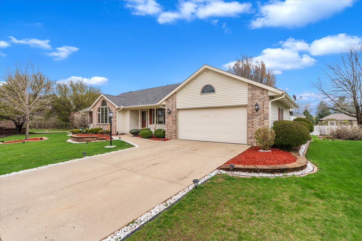 3402 76th Street, Moline, IL 61265