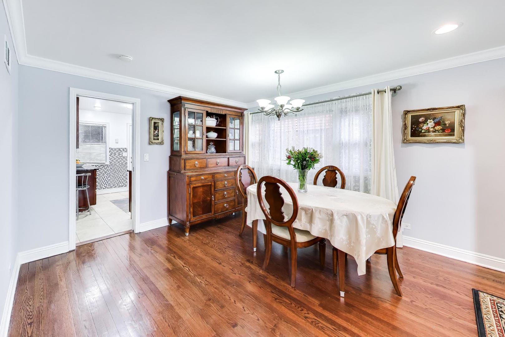 5136 W Lee Street, Skokie, IL 60077