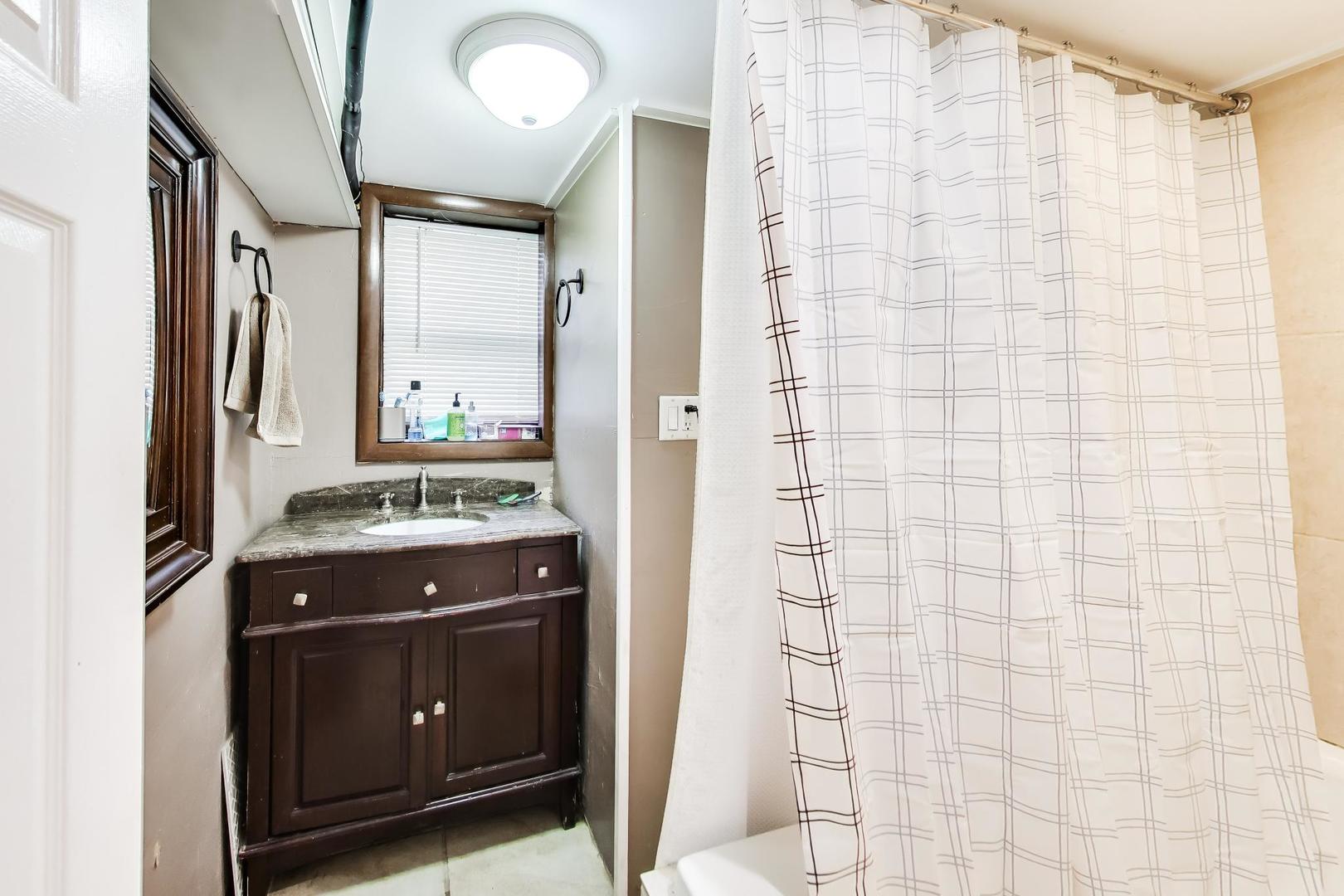 5136 W Lee Street, Skokie, IL 60077