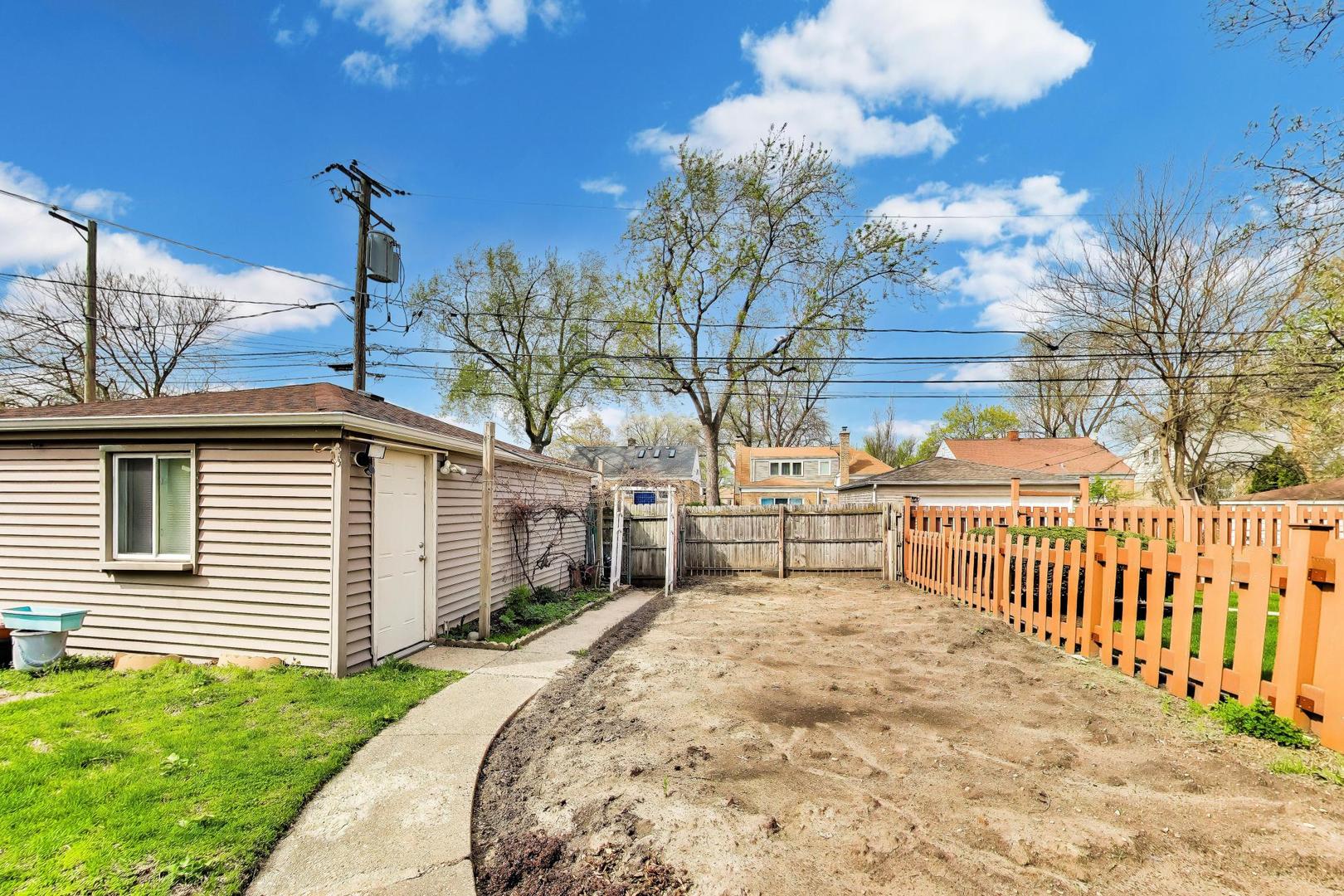 5136 W Lee Street, Skokie, IL 60077