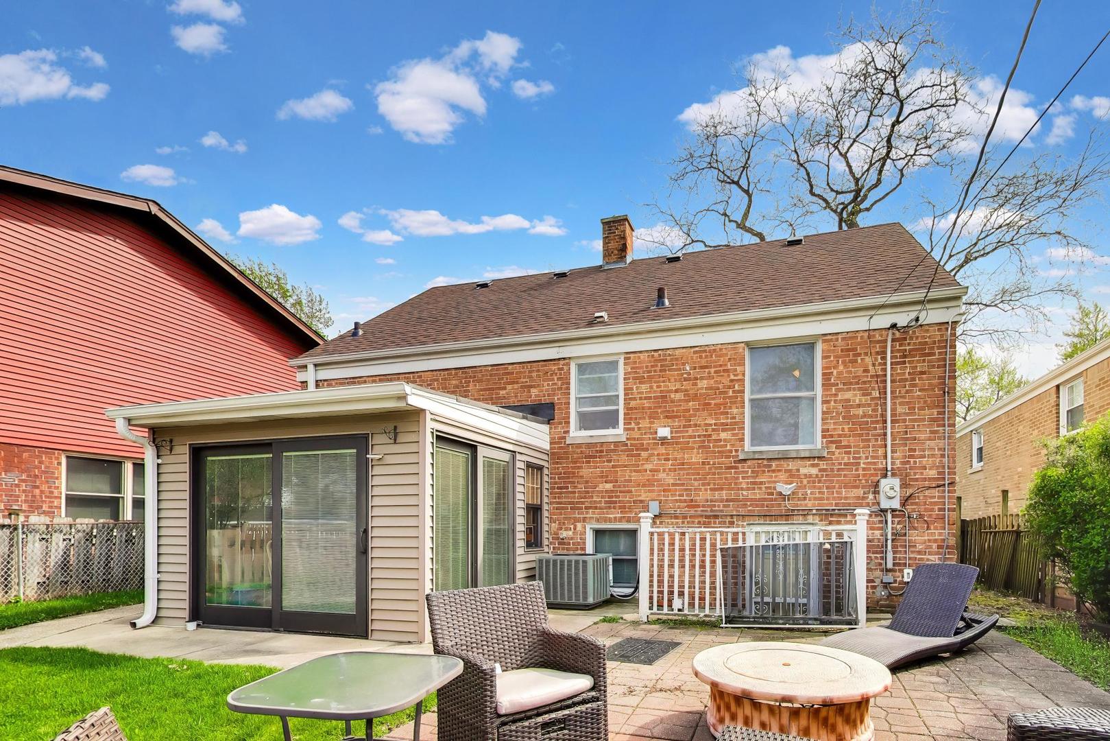 5136 W Lee Street, Skokie, IL 60077