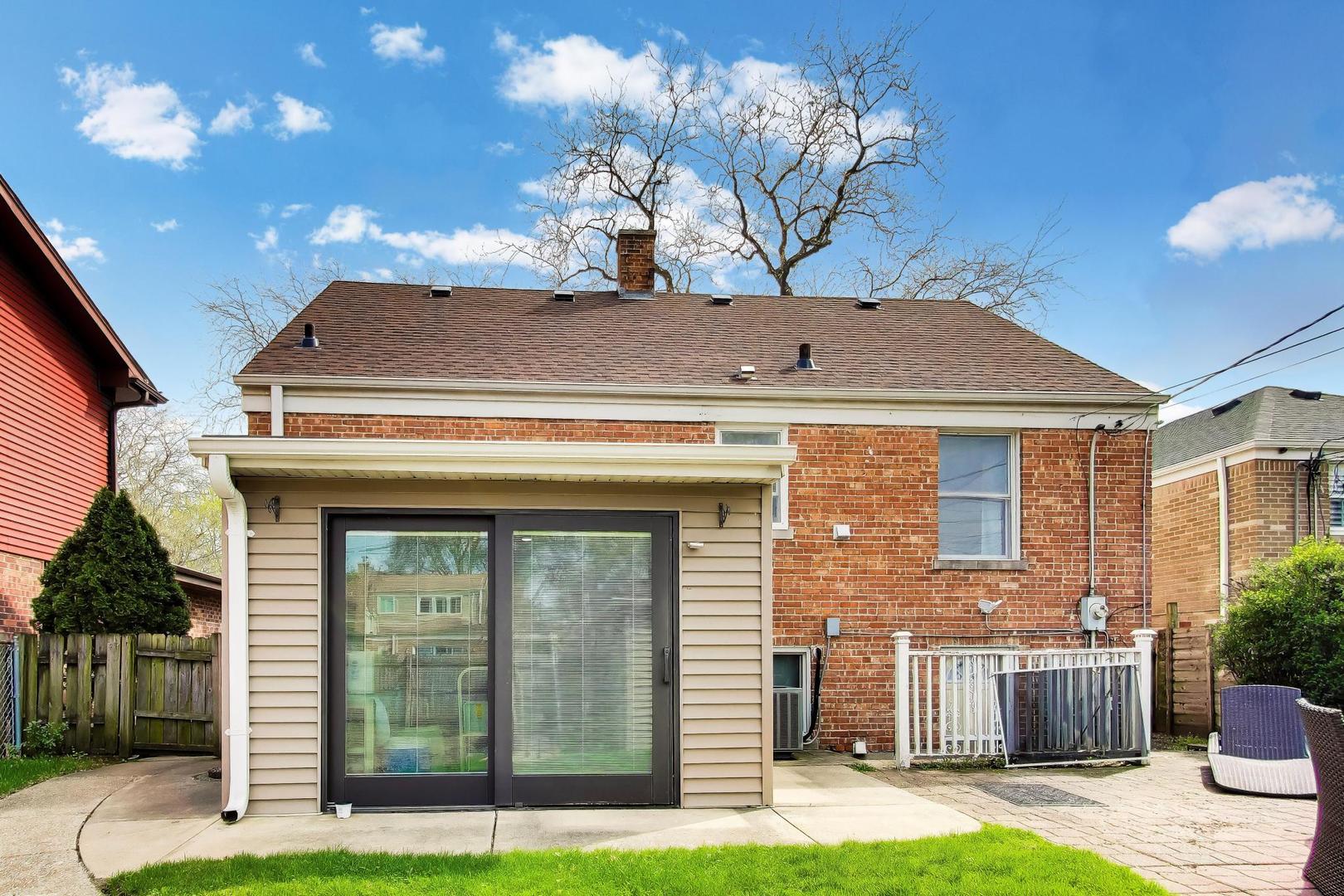 5136 W Lee Street, Skokie, IL 60077