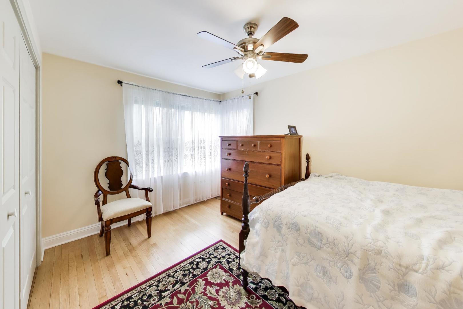 5136 W Lee Street, Skokie, IL 60077