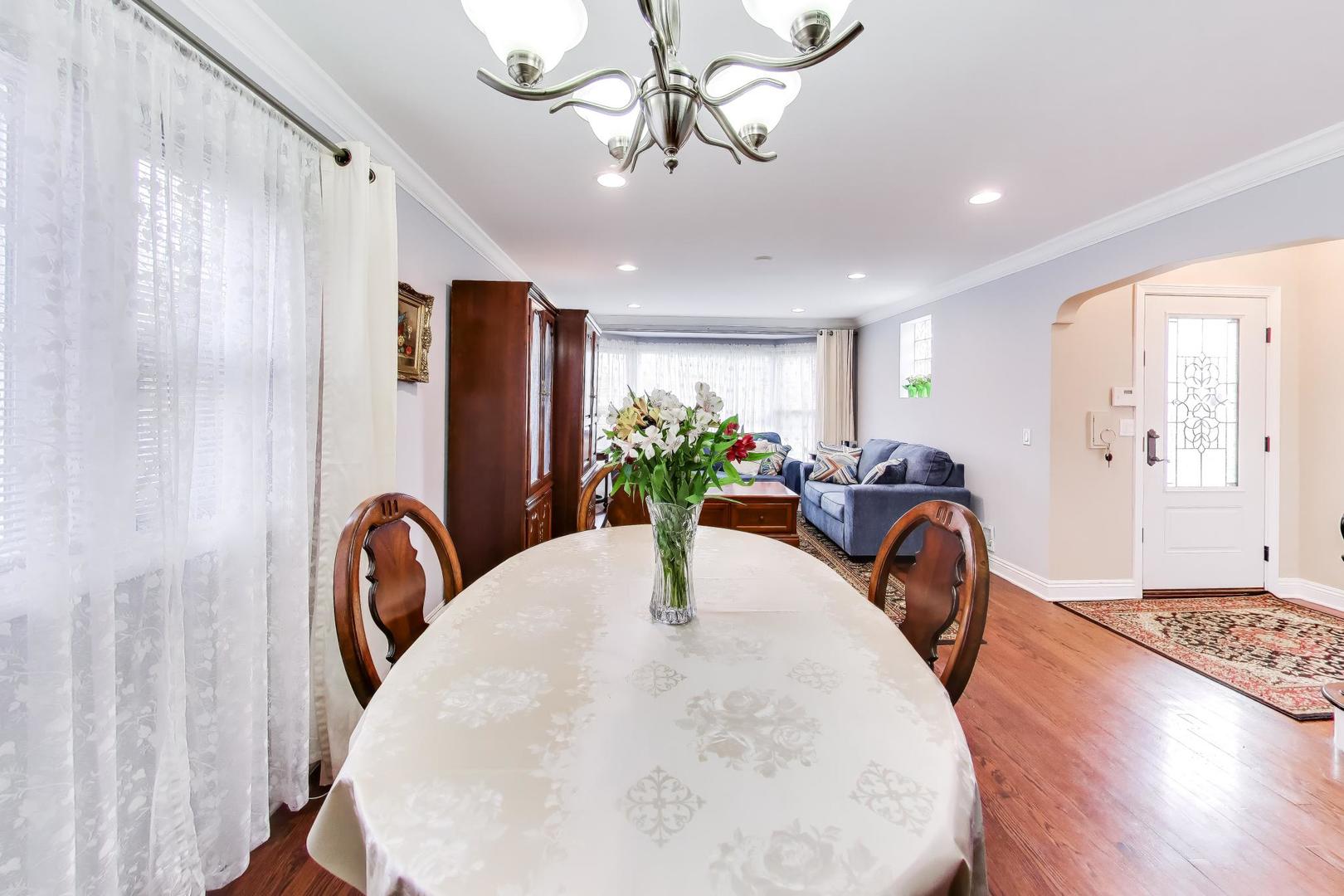 5136 W Lee Street, Skokie, IL 60077