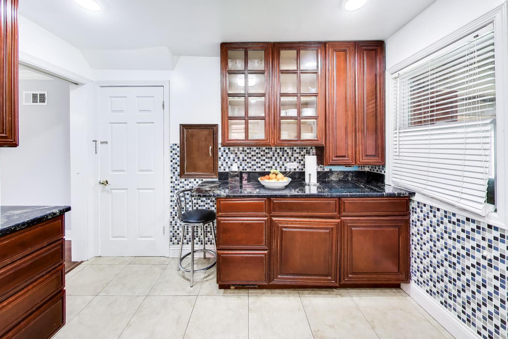 5136 W Lee Street, Skokie, IL 60077