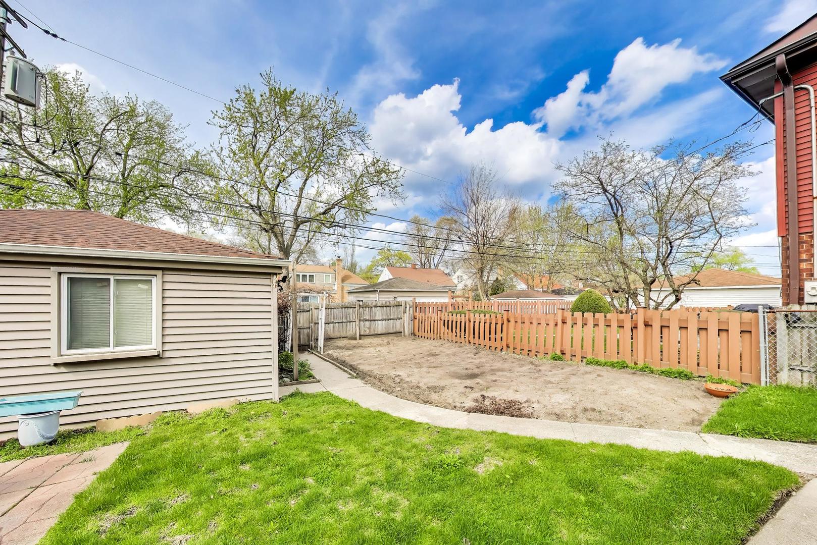 5136 W Lee Street, Skokie, IL 60077