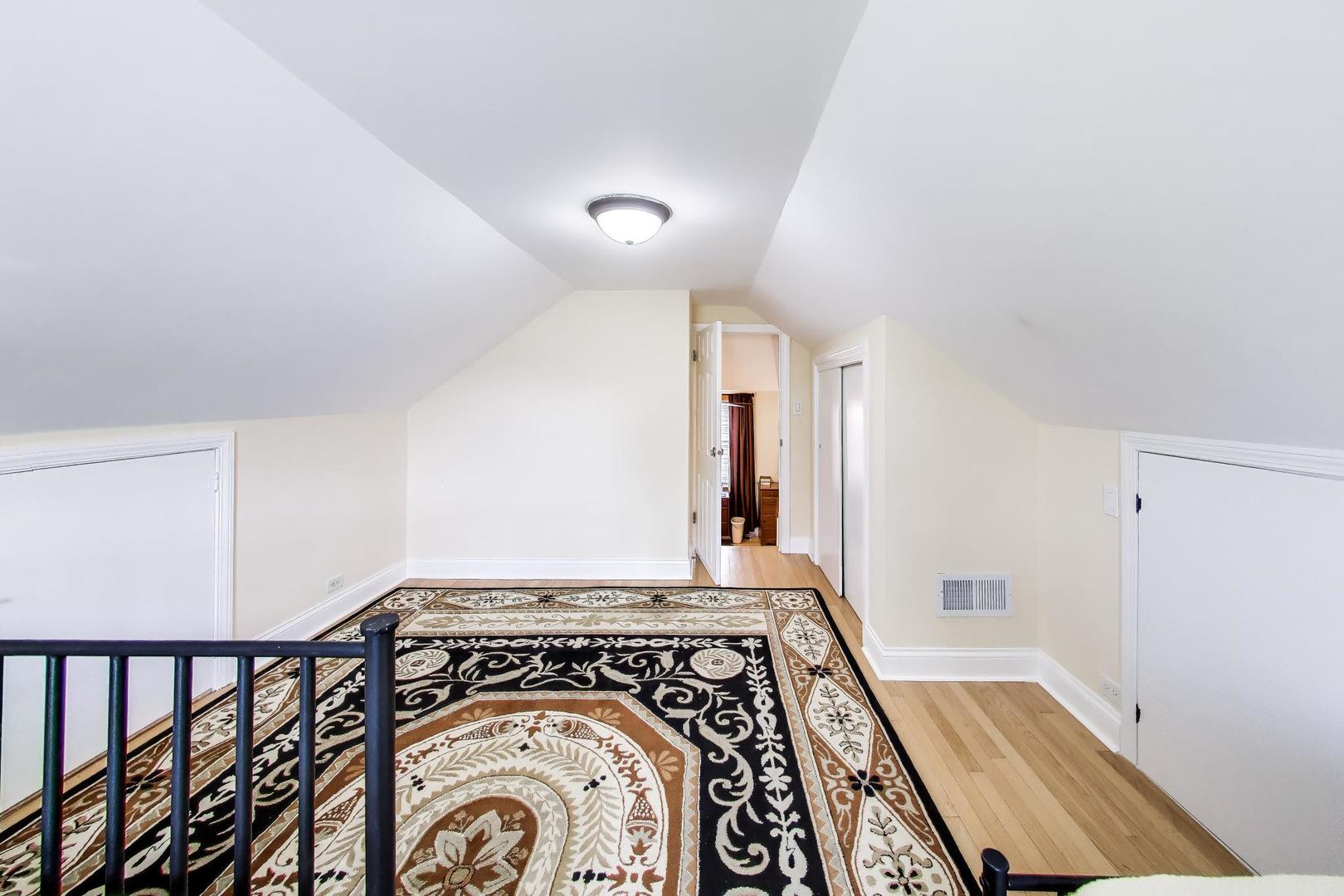 5136 W Lee Street, Skokie, IL 60077