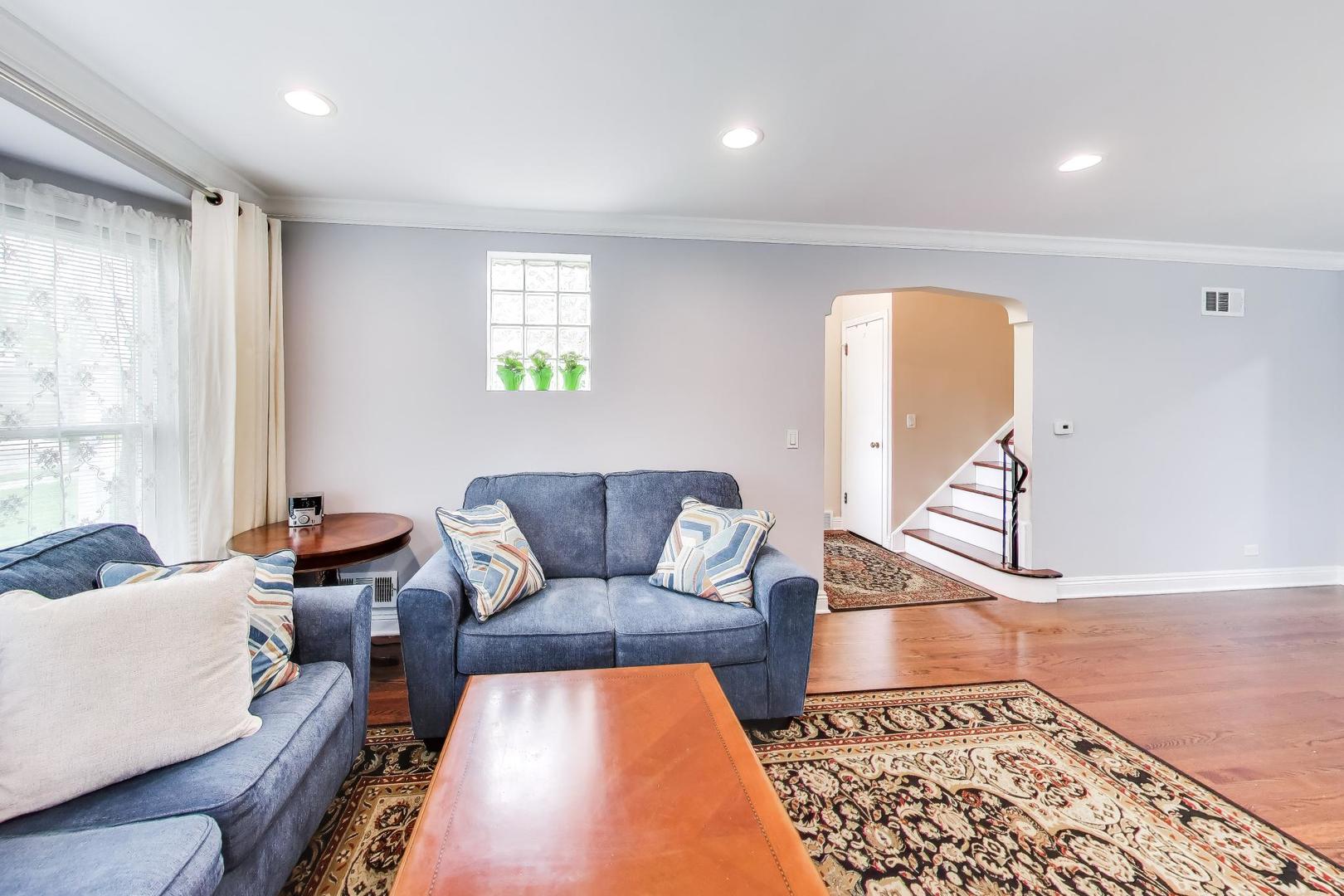 5136 W Lee Street, Skokie, IL 60077