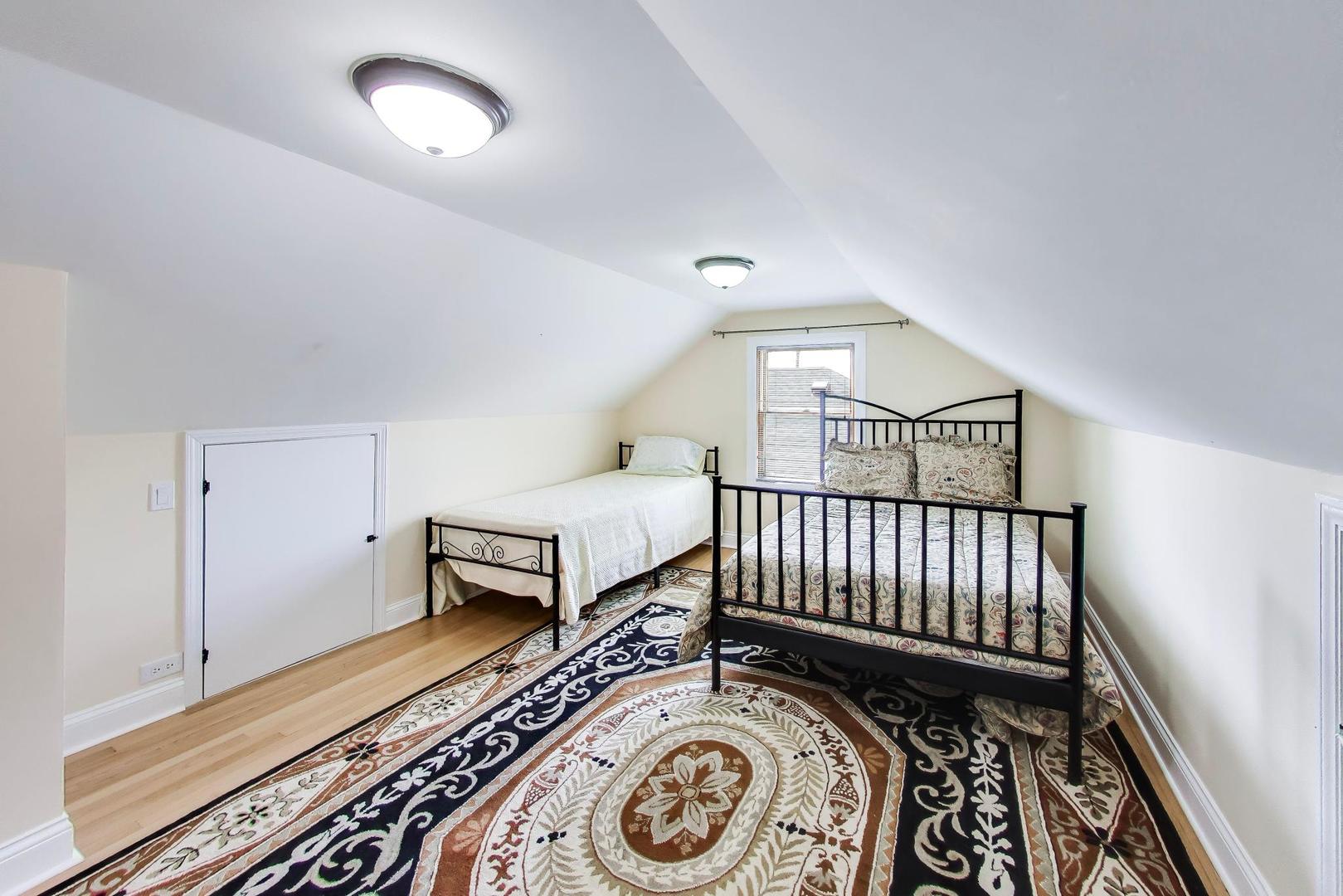 5136 W Lee Street, Skokie, IL 60077