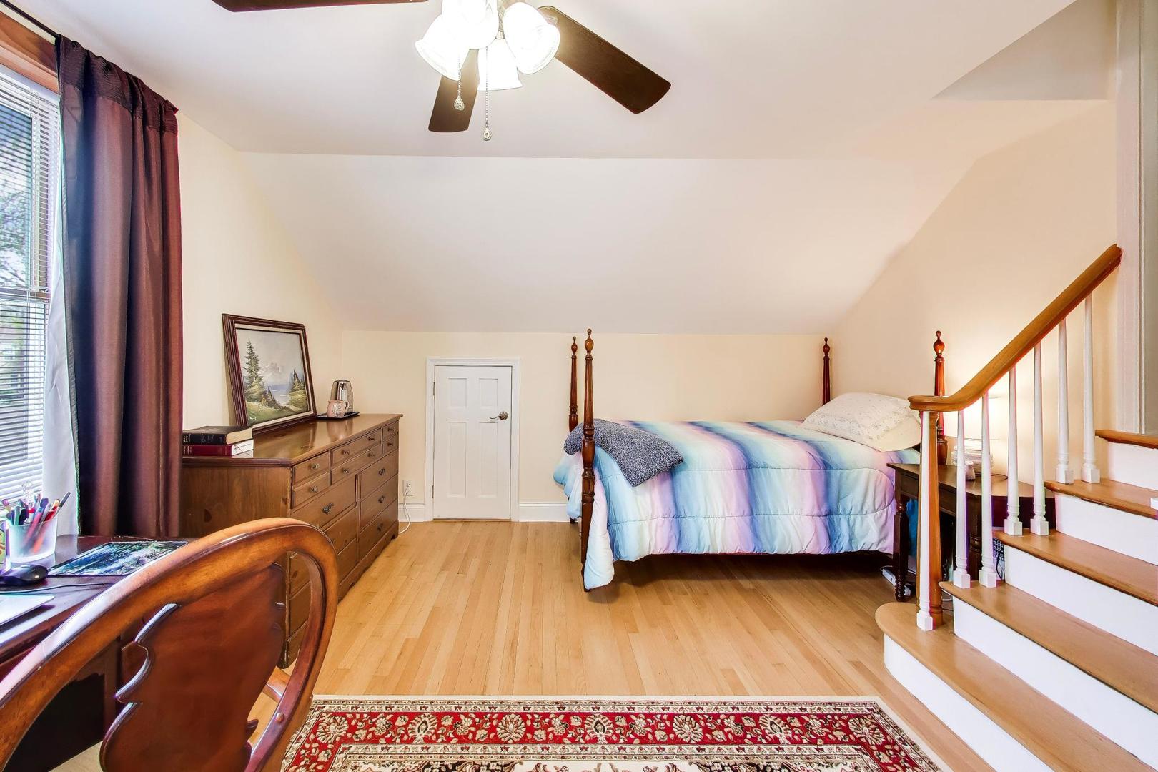 5136 W Lee Street, Skokie, IL 60077