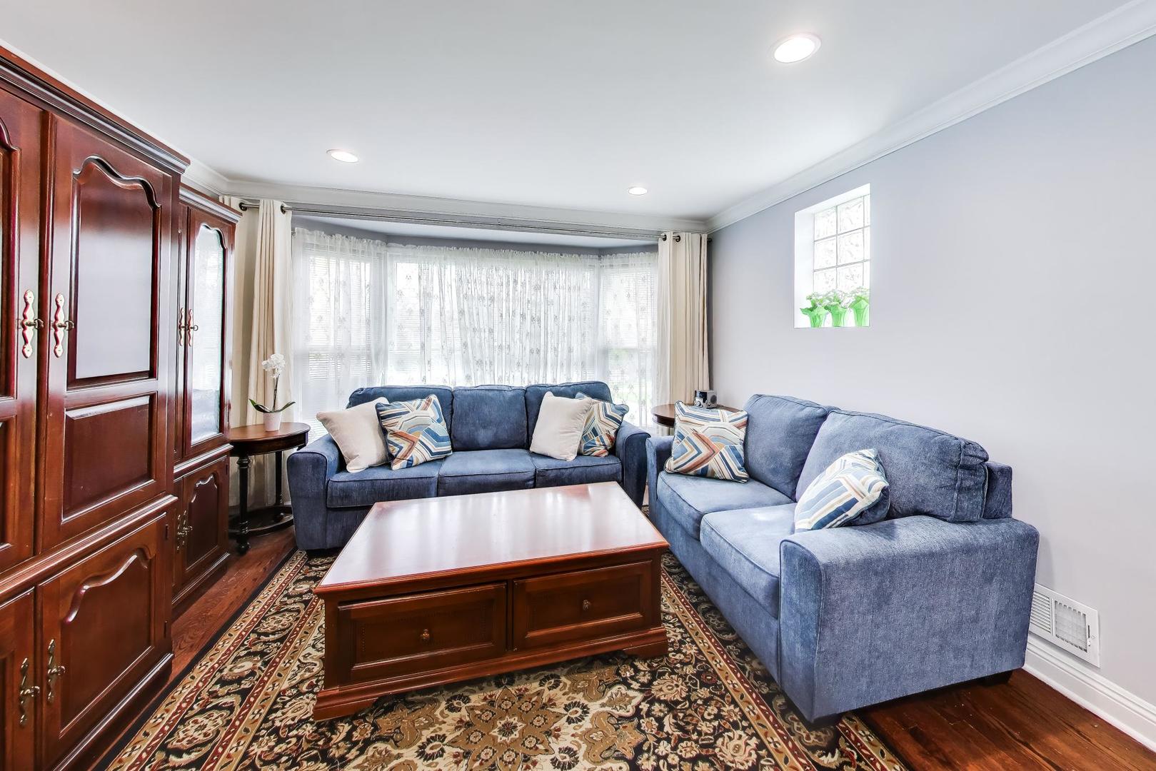 5136 W Lee Street, Skokie, IL 60077