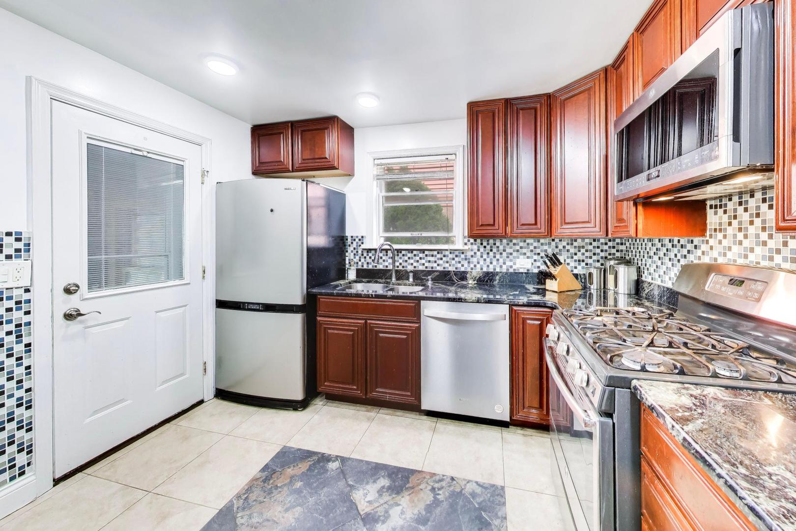 5136 W Lee Street, Skokie, IL 60077