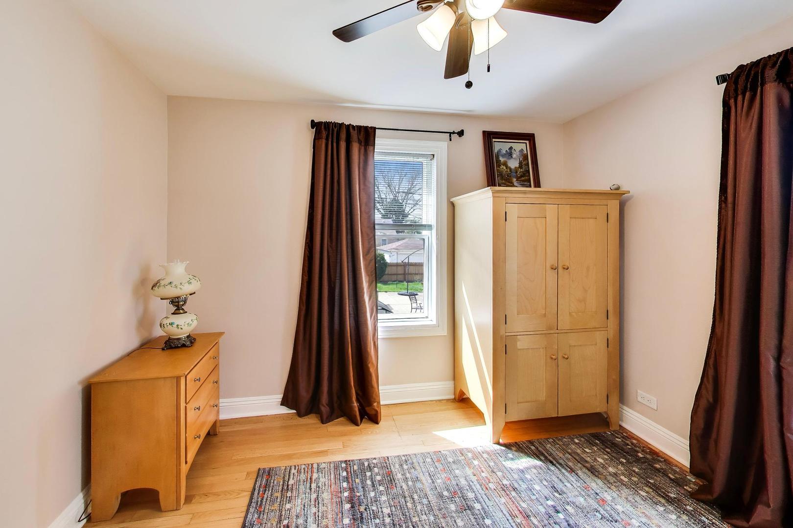 5136 W Lee Street, Skokie, IL 60077