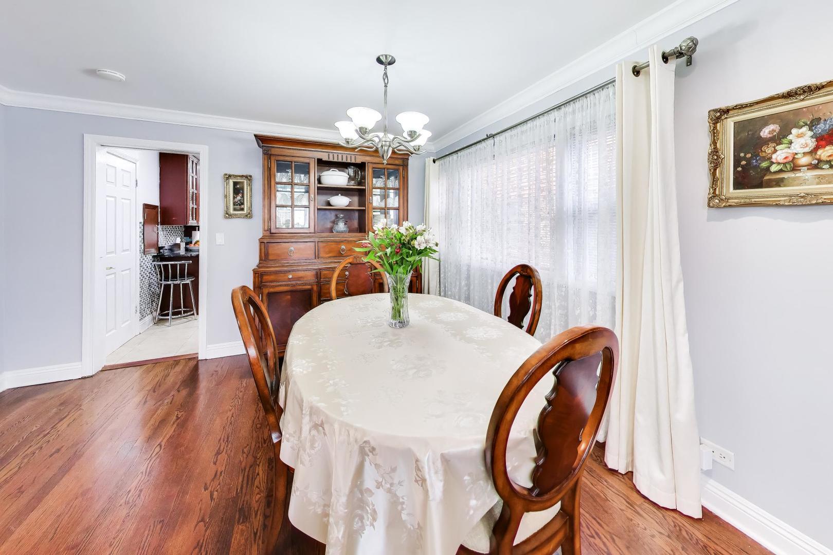 5136 W Lee Street, Skokie, IL 60077