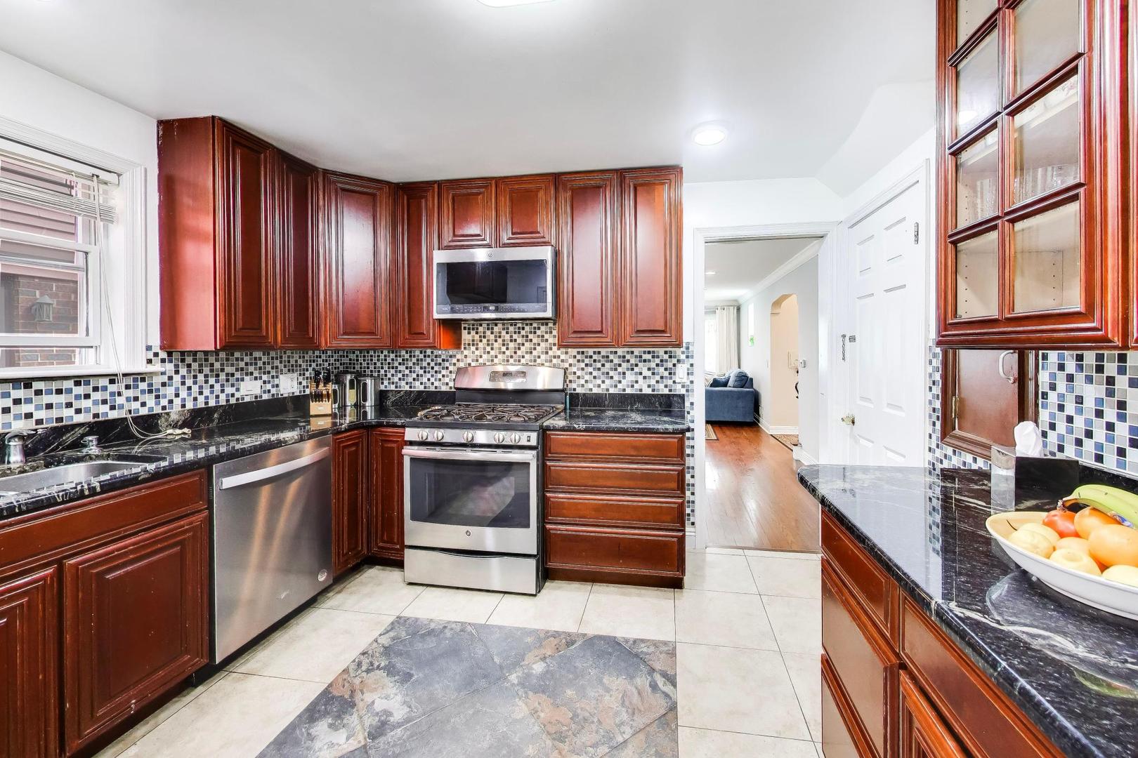 5136 W Lee Street, Skokie, IL 60077