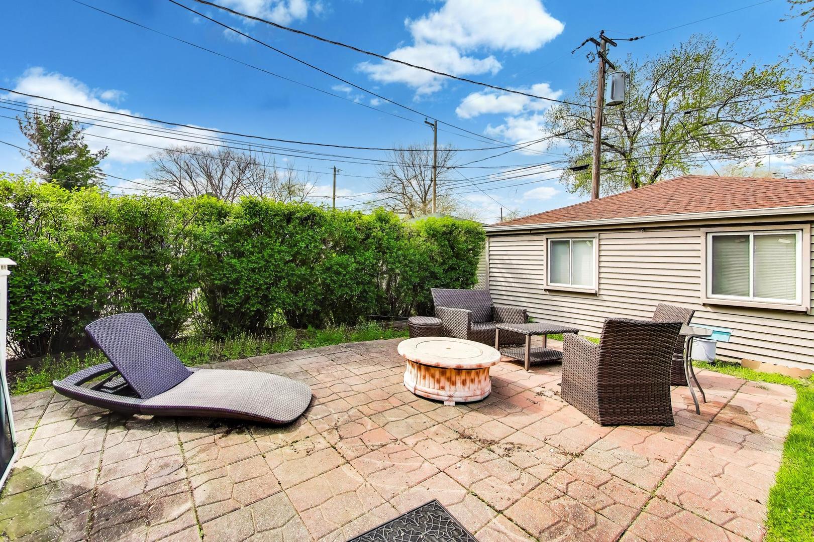 5136 W Lee Street, Skokie, IL 60077