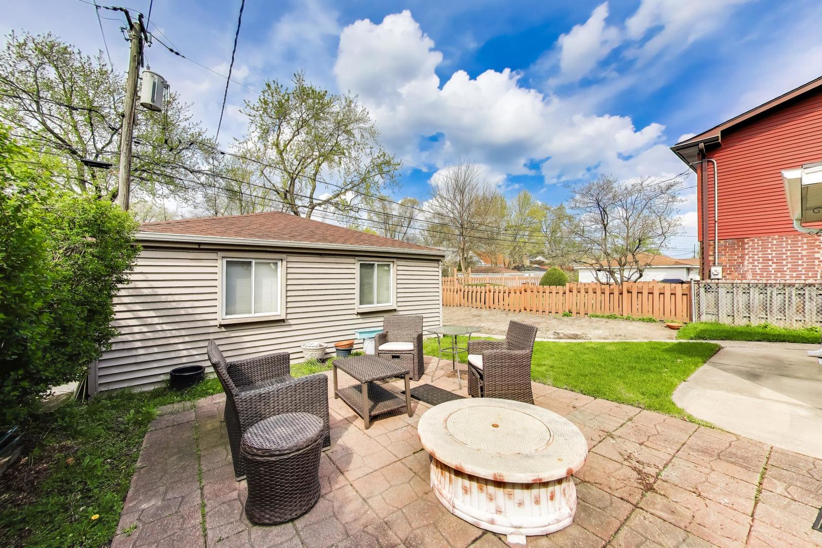 5136 W Lee Street, Skokie, IL 60077