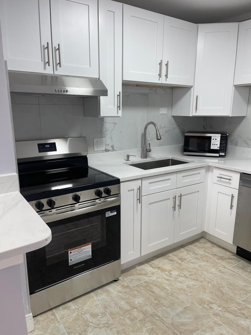 6161 N Hoyne Avenue #302, Chicago, IL 60659