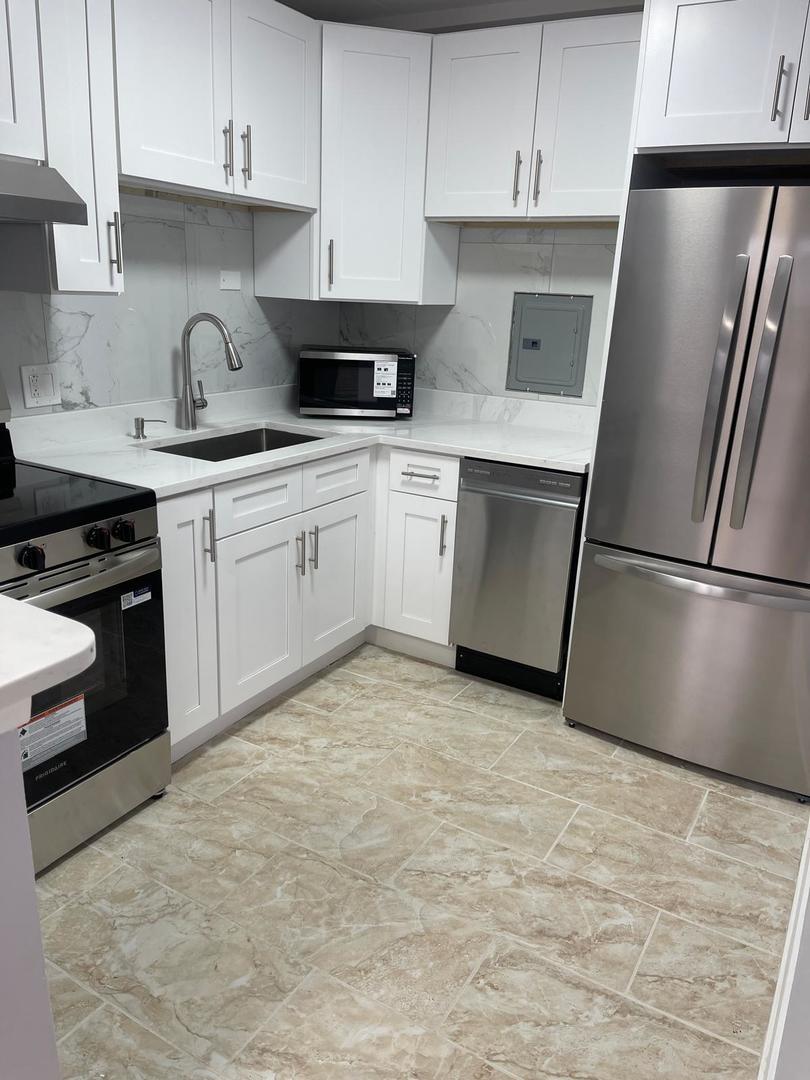 6161 N Hoyne Avenue #302, Chicago, IL 60659