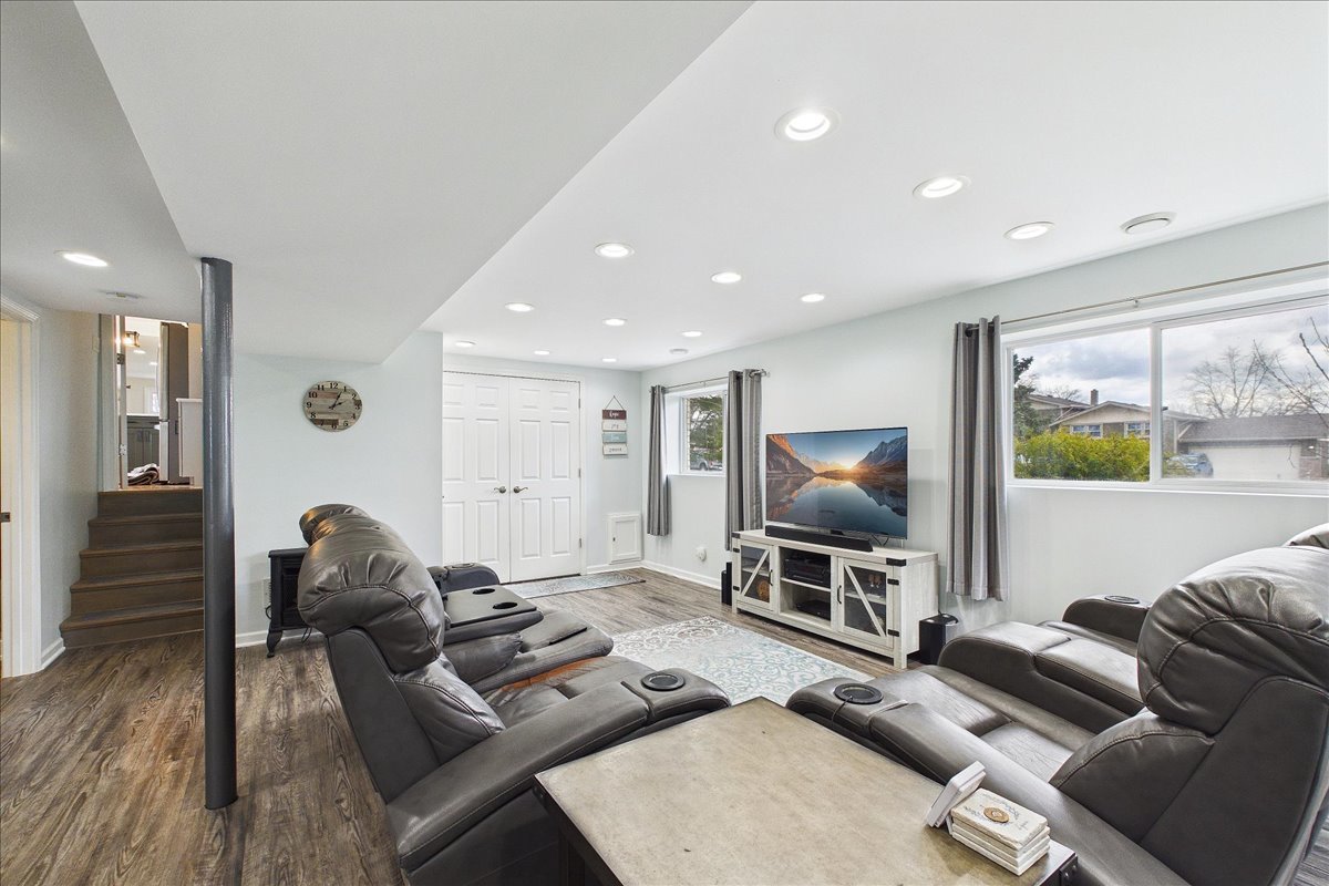 2N548 Pleasant Avenue, Glen Ellyn, IL 60137