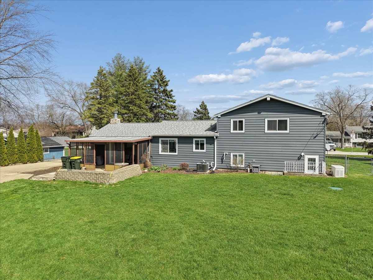 2N548 Pleasant Avenue, Glen Ellyn, IL 60137