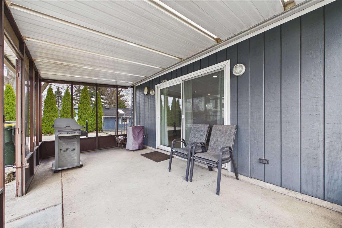 2N548 Pleasant Avenue, Glen Ellyn, IL 60137