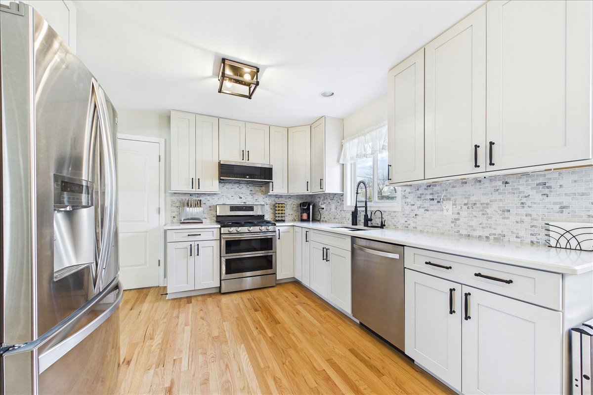 2N548 Pleasant Avenue, Glen Ellyn, IL 60137