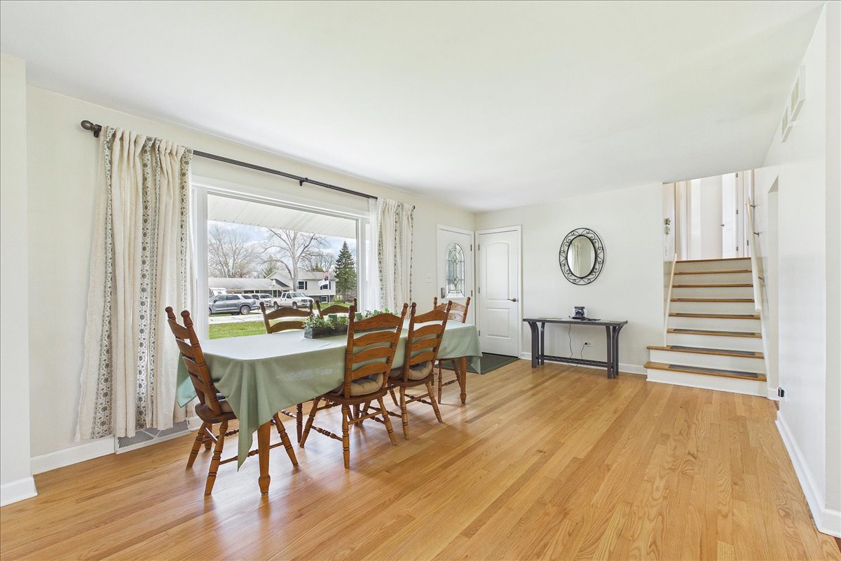 2N548 Pleasant Avenue, Glen Ellyn, IL 60137