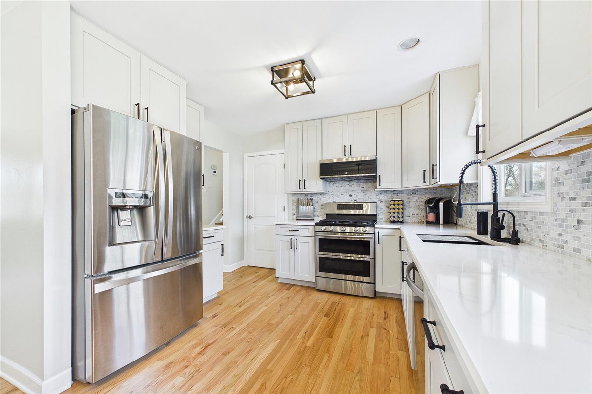 2N548 Pleasant Avenue, Glen Ellyn, IL 60137