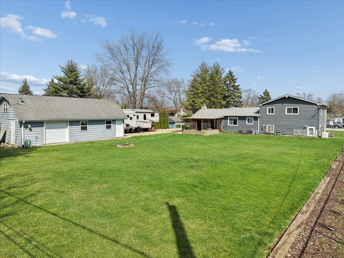 2N548 Pleasant Avenue, Glen Ellyn, IL 60137