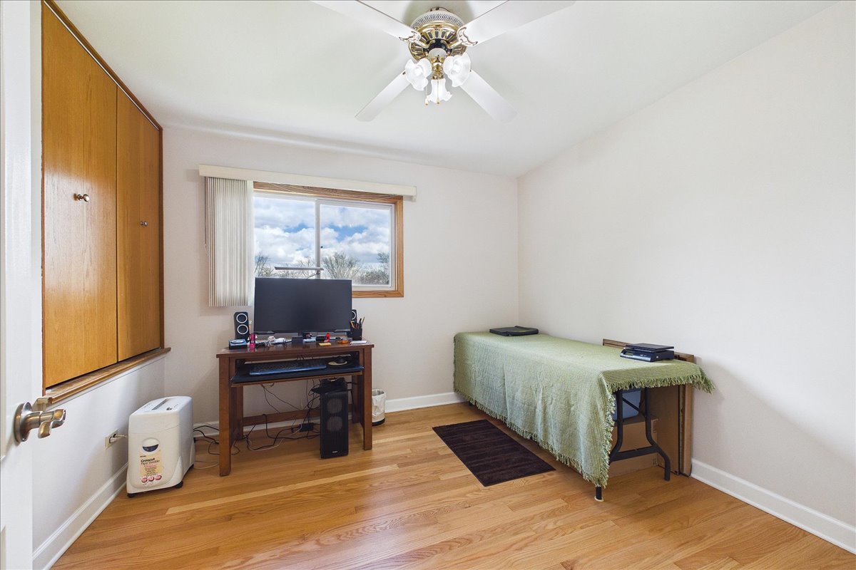 2N548 Pleasant Avenue, Glen Ellyn, IL 60137