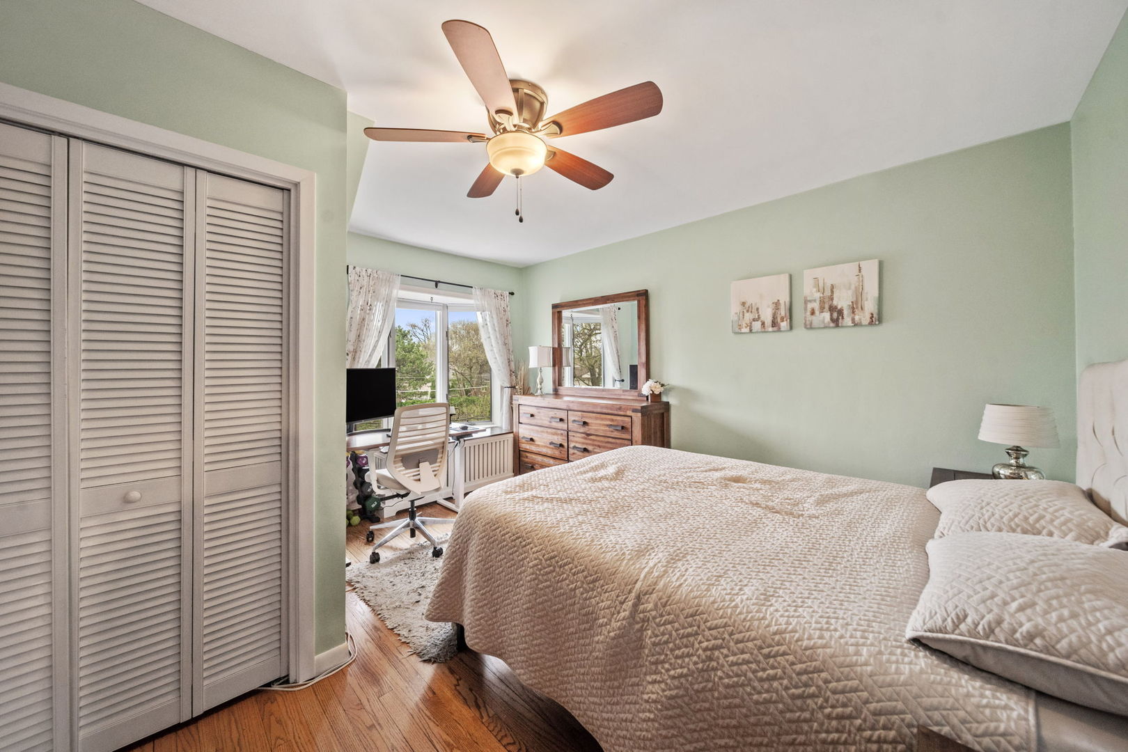 397 S Holly Avenue, Elmhurst, IL 60126