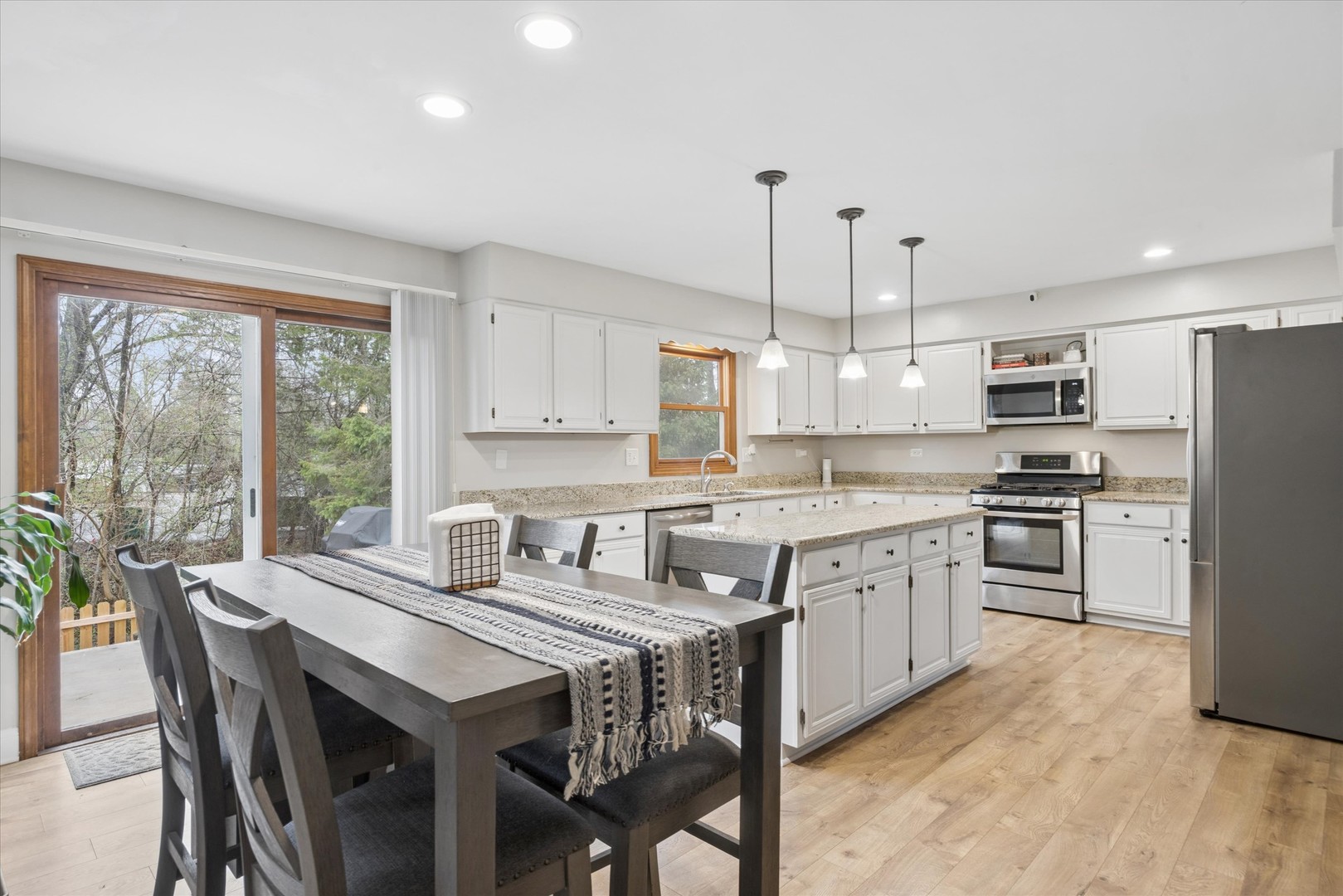 395 Southampton Drive, Geneva, IL 60134