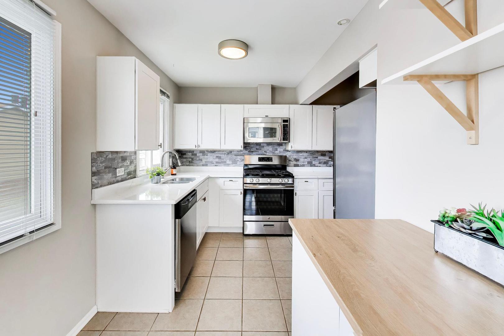 7230 S Adams Street #D, Willowbrook, IL 60527