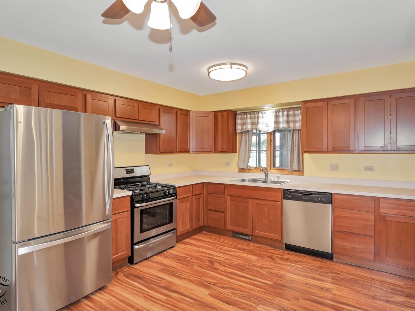 5014 W Circle Place, Crestwood, IL 60418