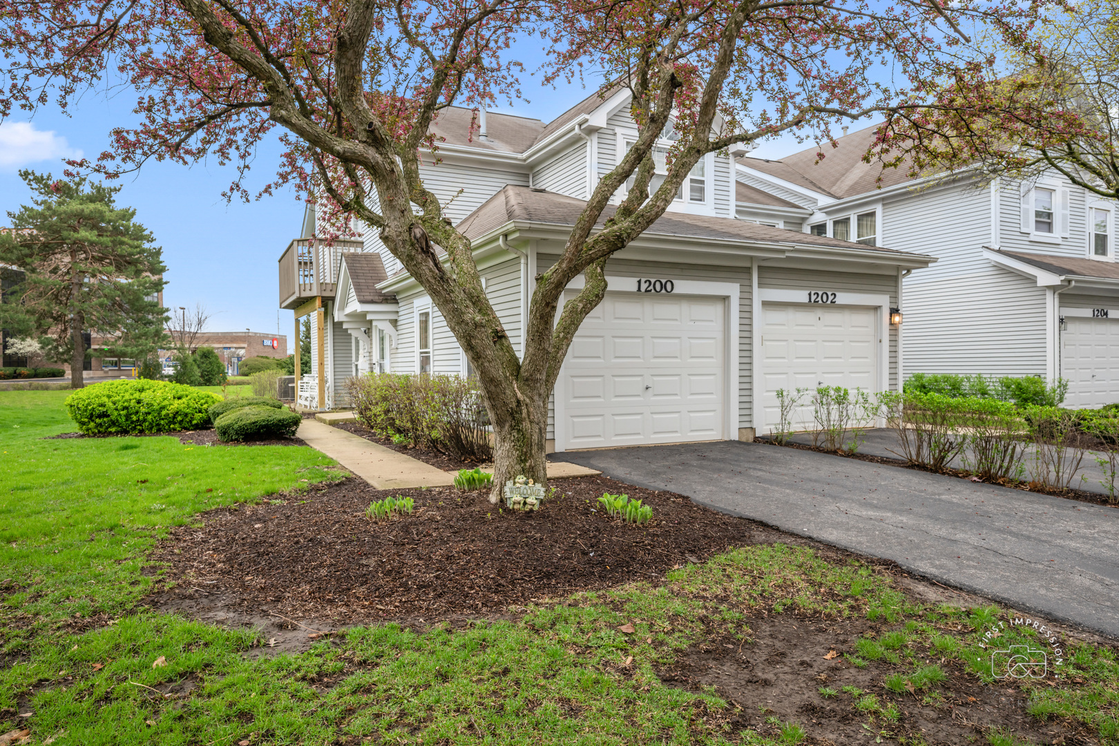 1200 Tennyson Lane #8, Naperville, IL 60540