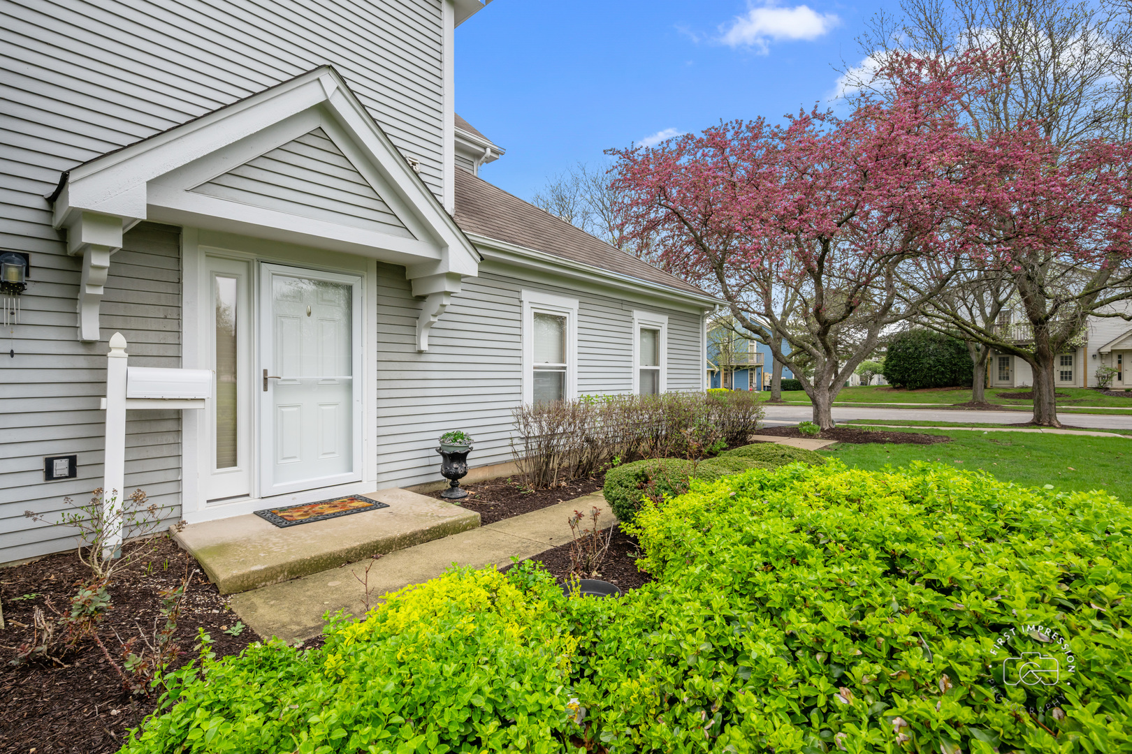 1200 Tennyson Lane #8, Naperville, IL 60540