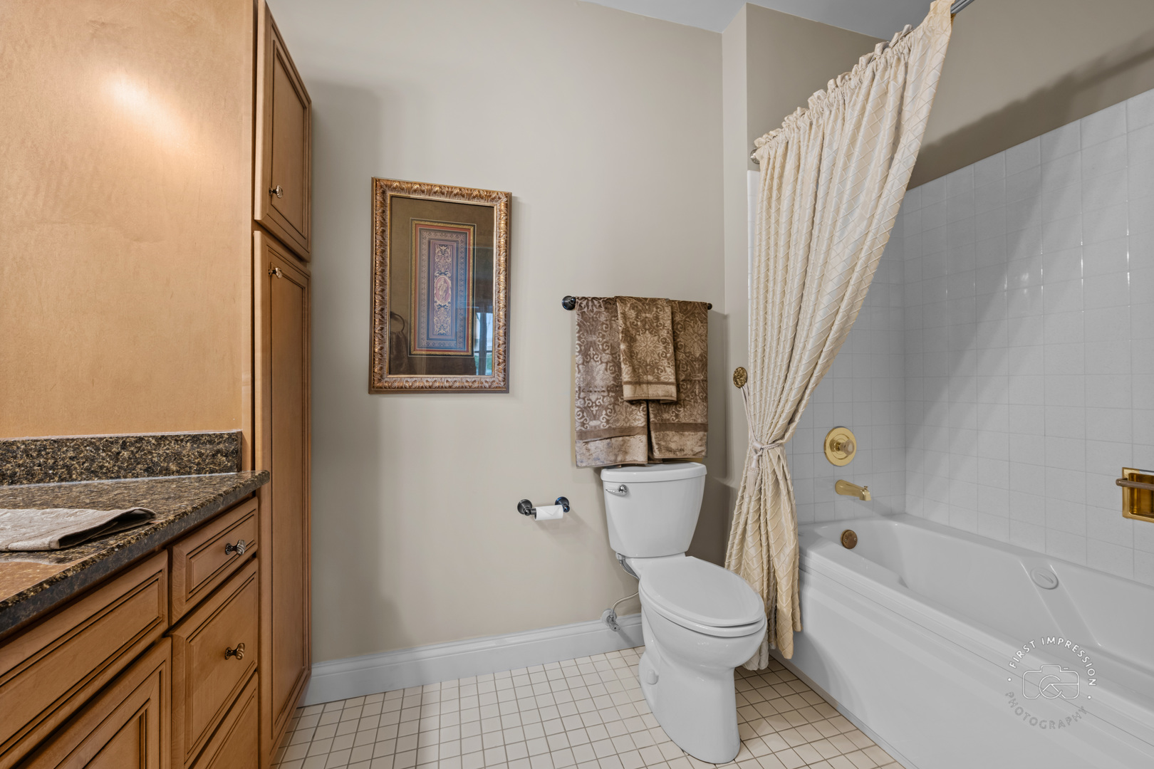 1200 Tennyson Lane #8, Naperville, IL 60540