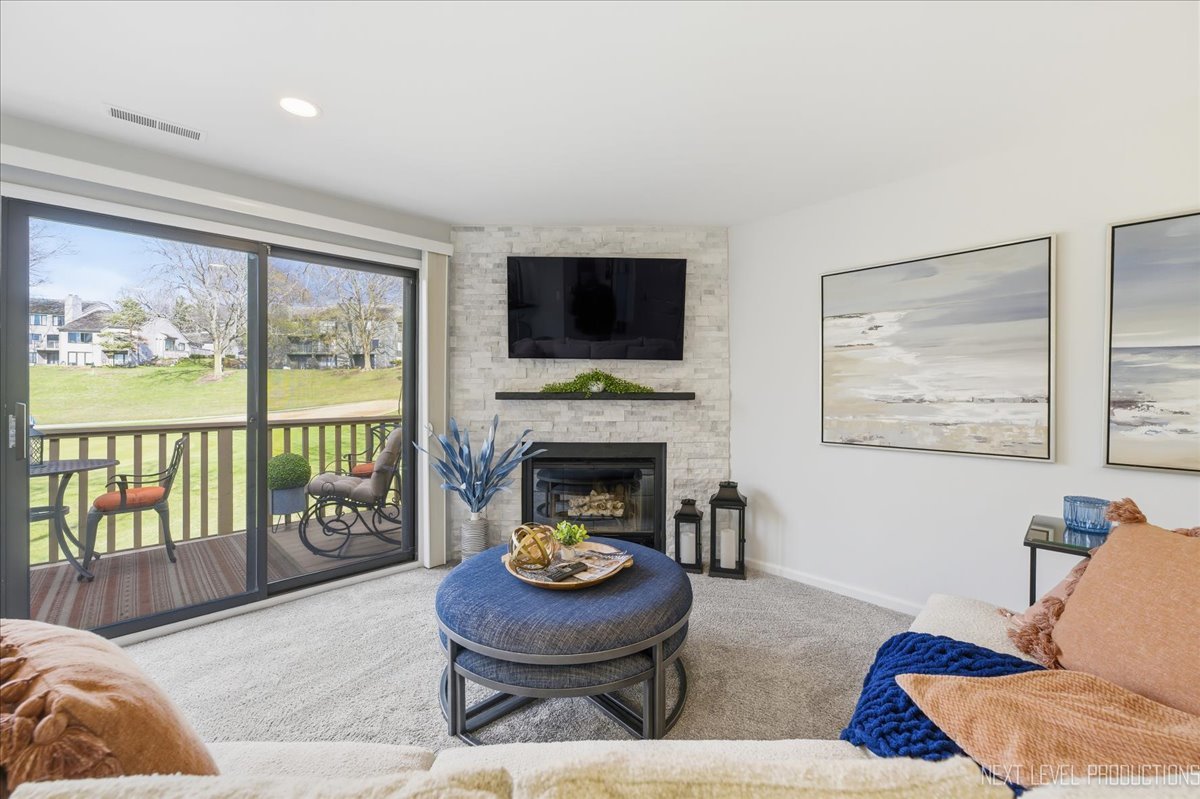 746 Oak Hill Road #A, Lake Barrington, IL 60010