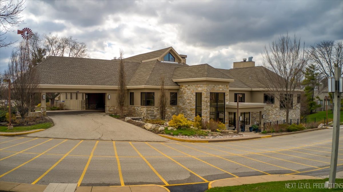 746 Oak Hill Road #A, Lake Barrington, IL 60010