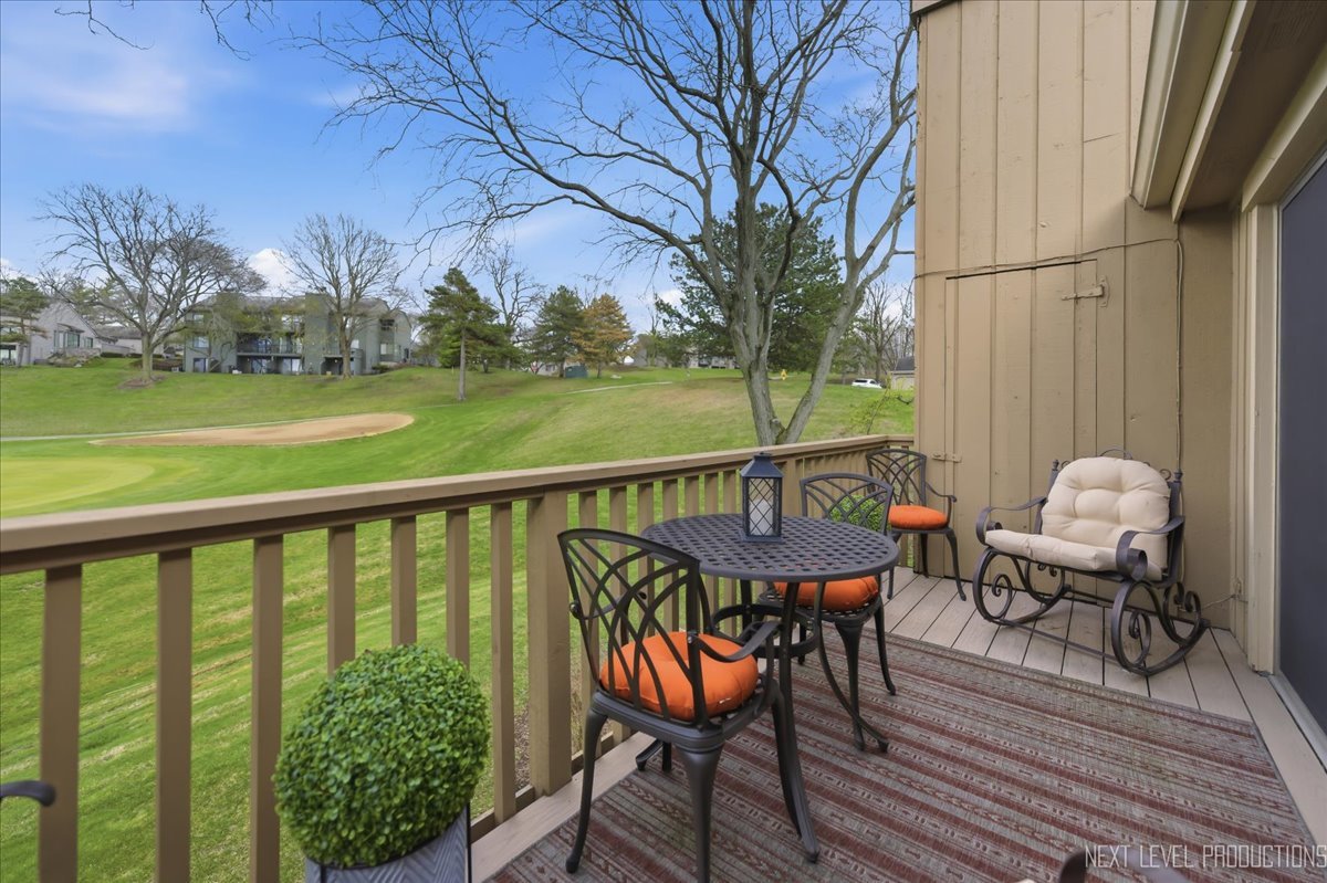 746 Oak Hill Road #A, Lake Barrington, IL 60010