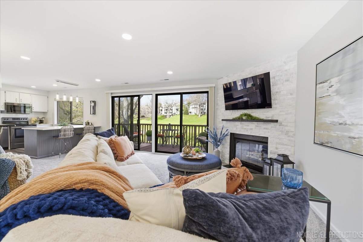 746 Oak Hill Road #A, Lake Barrington, IL 60010