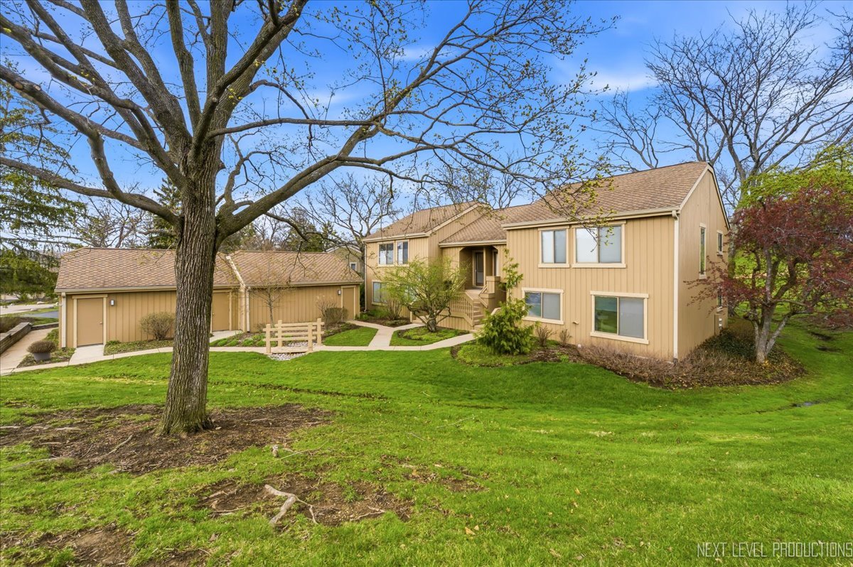 746 Oak Hill Road #A, Lake Barrington, IL 60010
