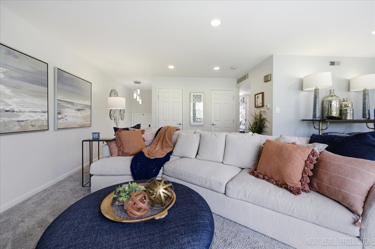 746 Oak Hill Road #A, Lake Barrington, IL 60010