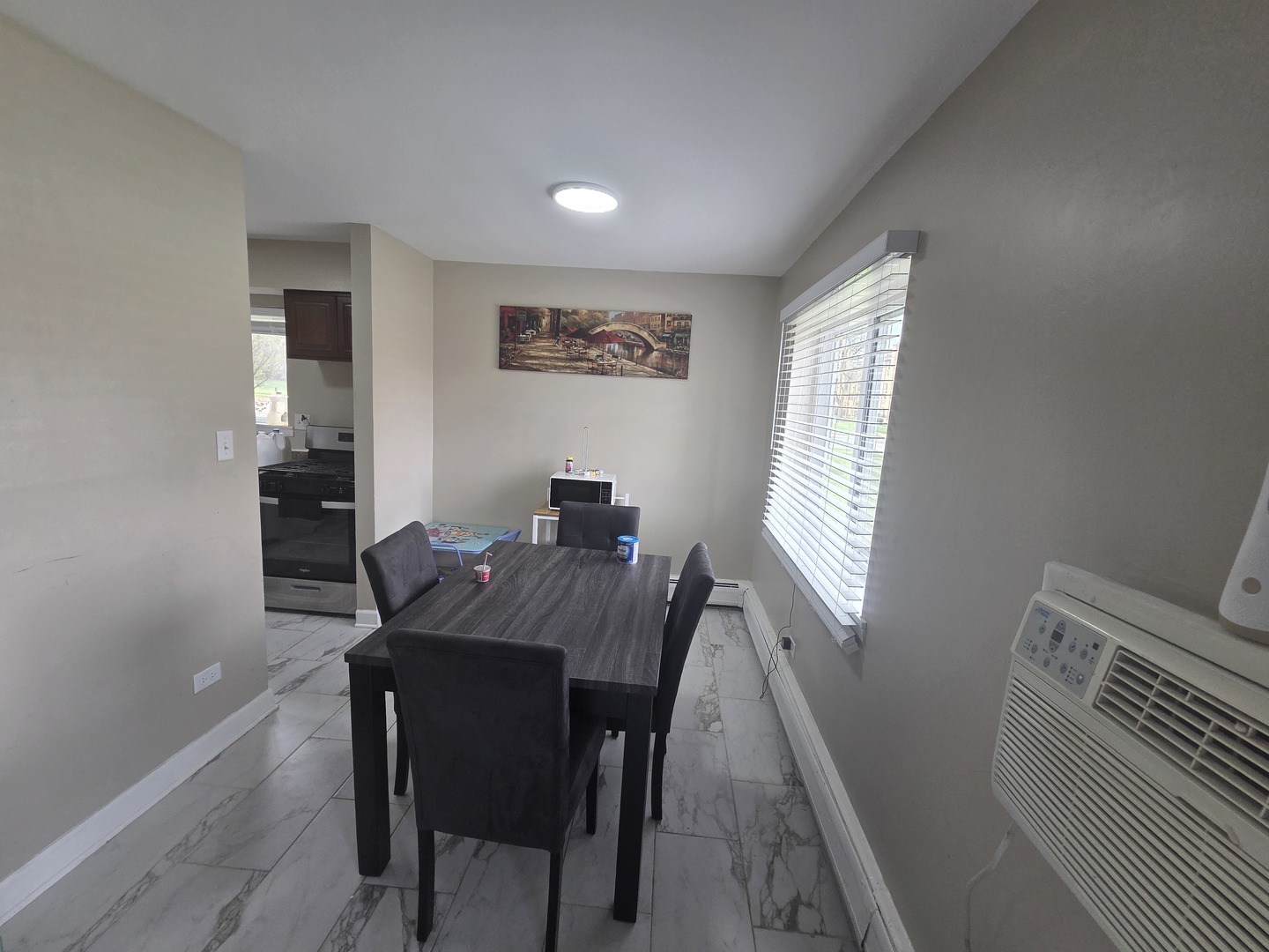 825 W College Boulevard, Addison, IL 60101