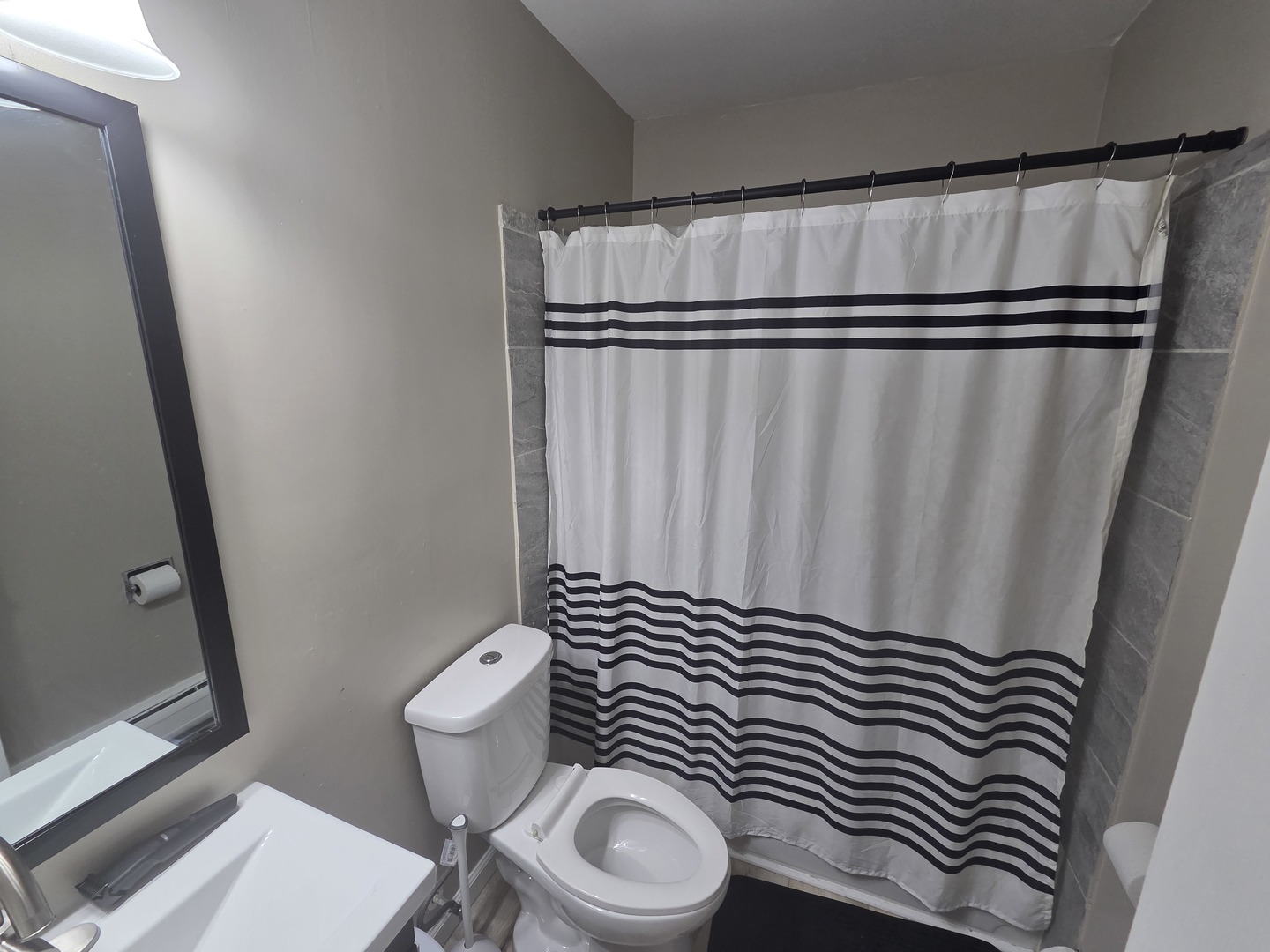 825 W College Boulevard, Addison, IL 60101