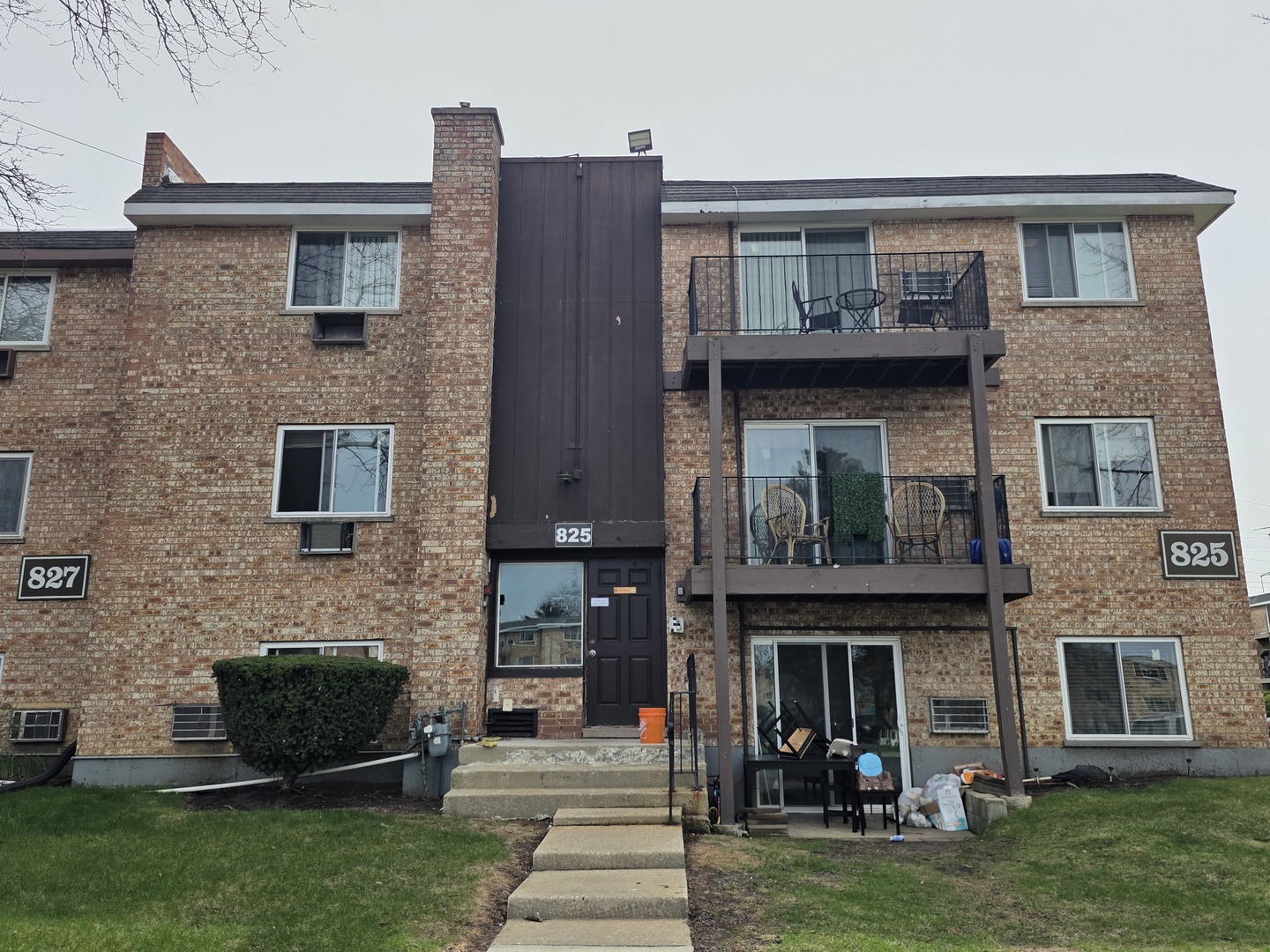 825 W College Boulevard, Addison, IL 60101